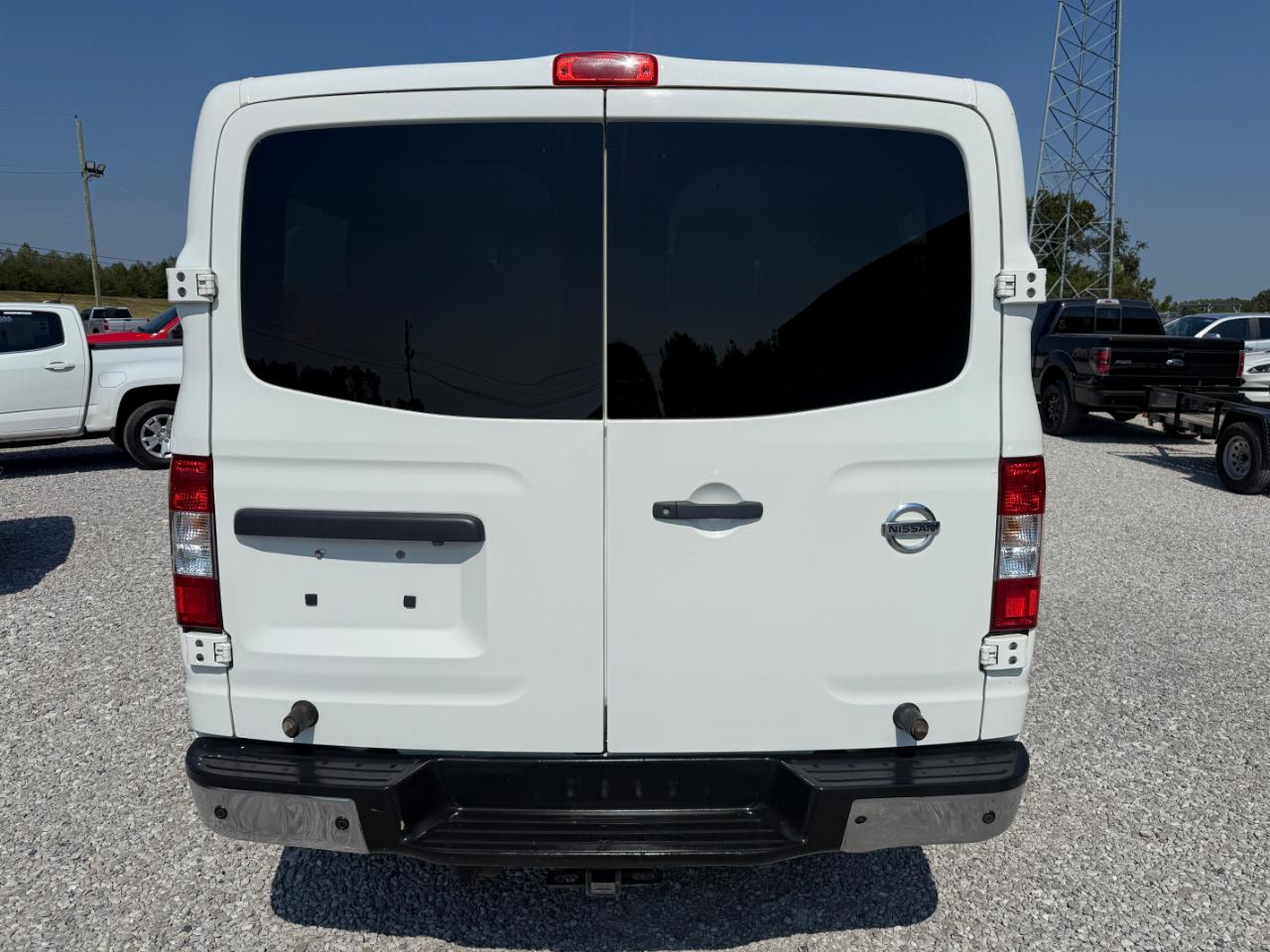 Nissan NV Passenger 3500 SV V8 2015