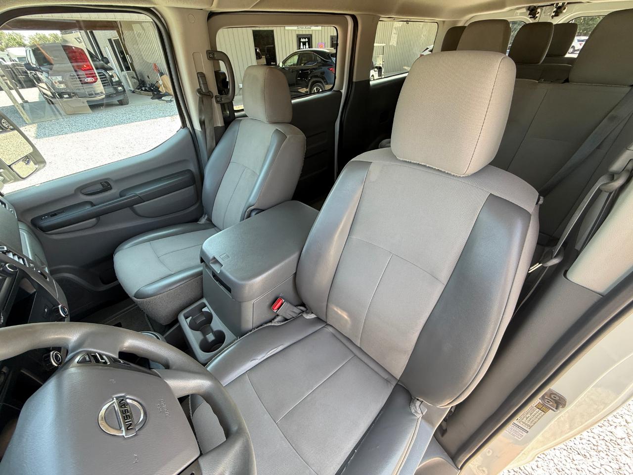 Nissan NV Passenger 3500 SV V8 2015