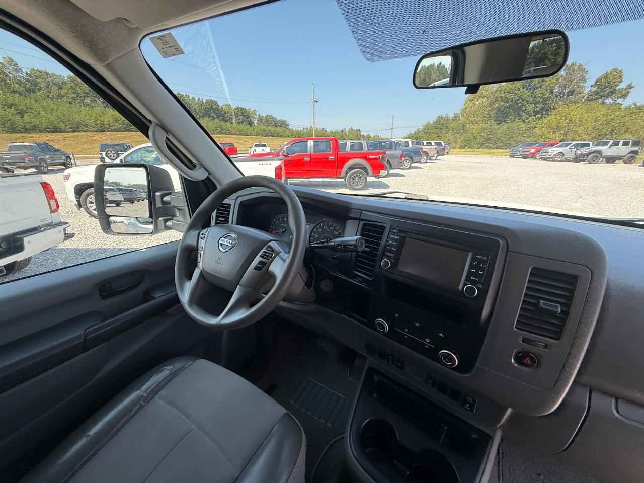 Nissan NV Passenger 3500 SV V8 2015