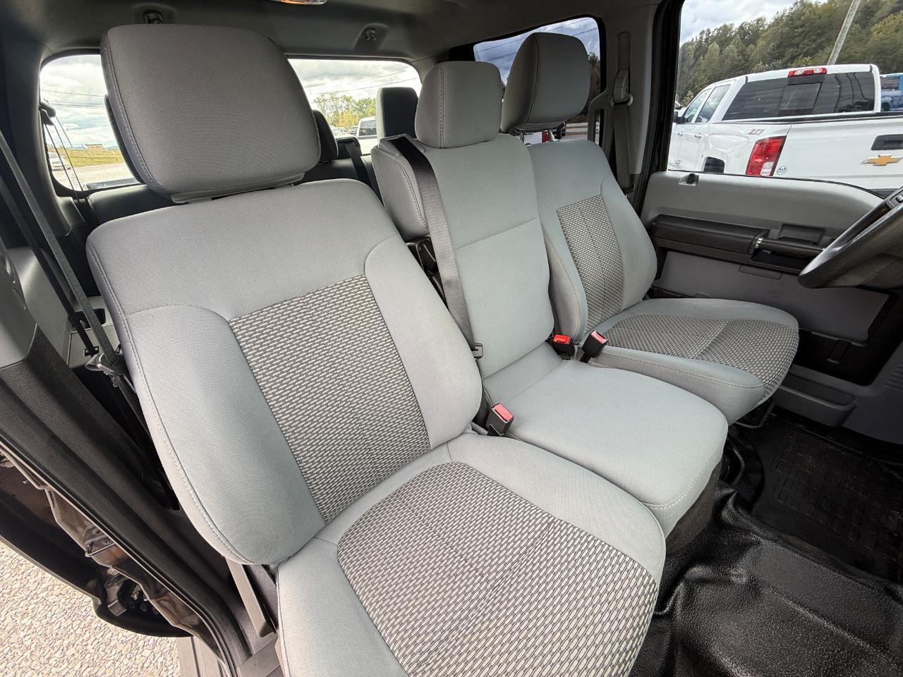 Ford F-250 SD XL Crew Cab 4WD 2012