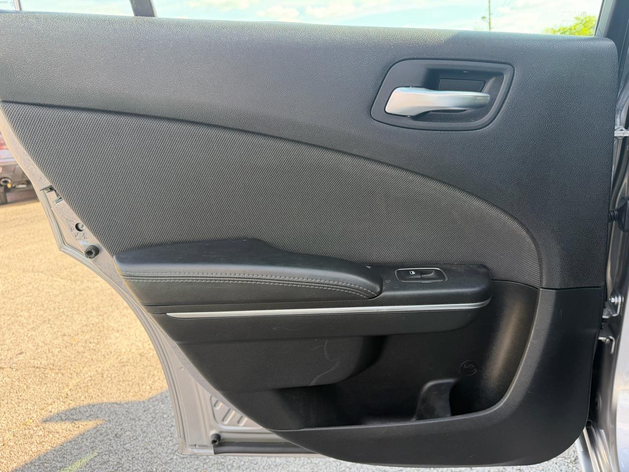 Dodge Charger SE 2016