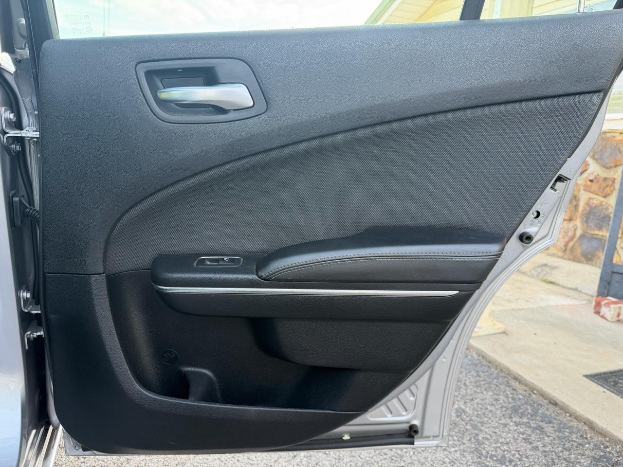 Dodge Charger SE 2016