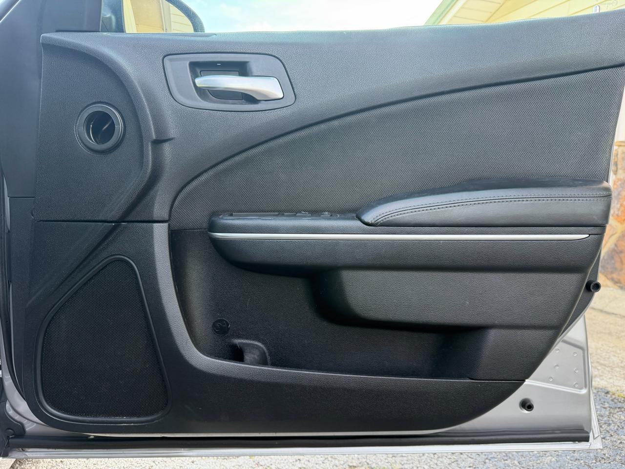 Dodge Charger SE 2016