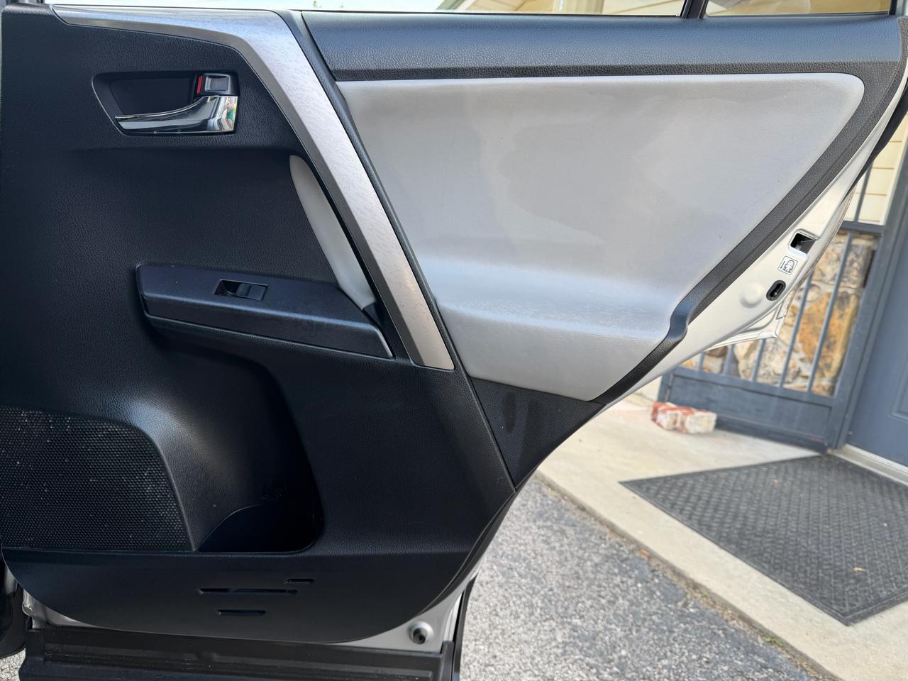 Toyota RAV4 XLE 2018