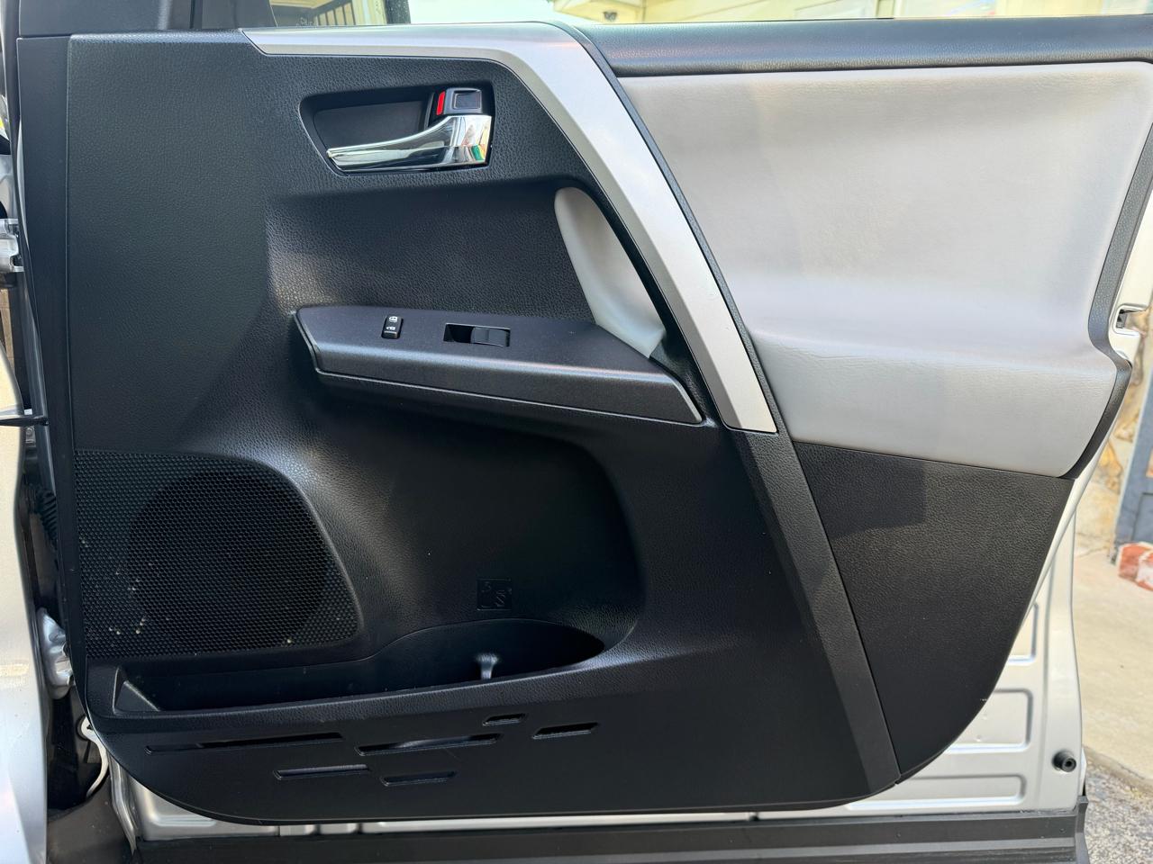 Toyota RAV4 XLE 2018