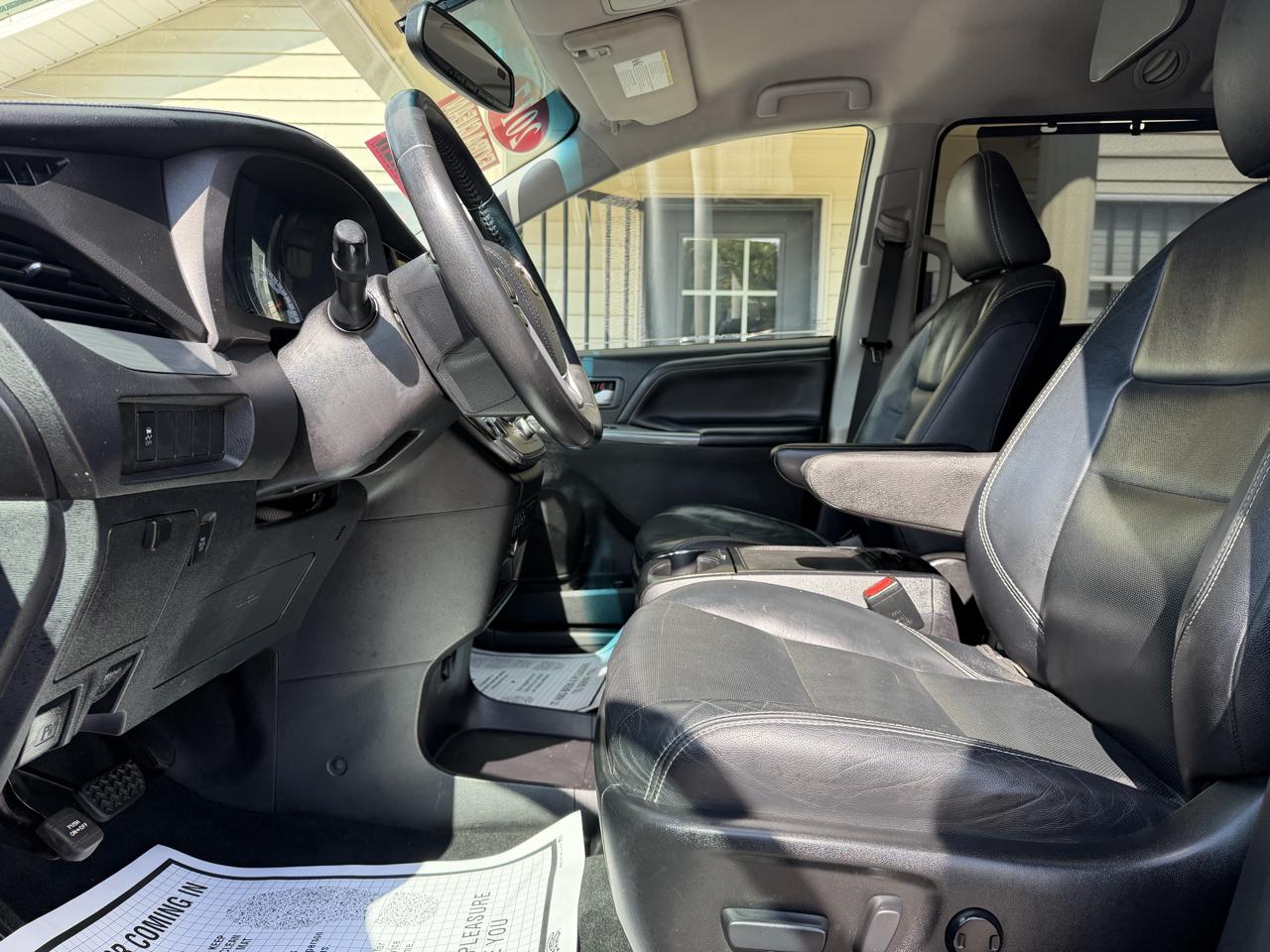 Toyota Sienna SE 8-Passenger 2017