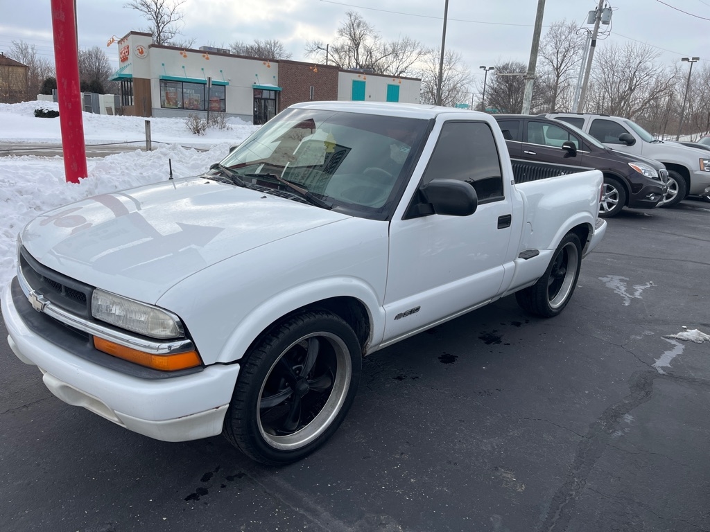 2000 Chevrolet S10 Pickup Short Bed 2WD