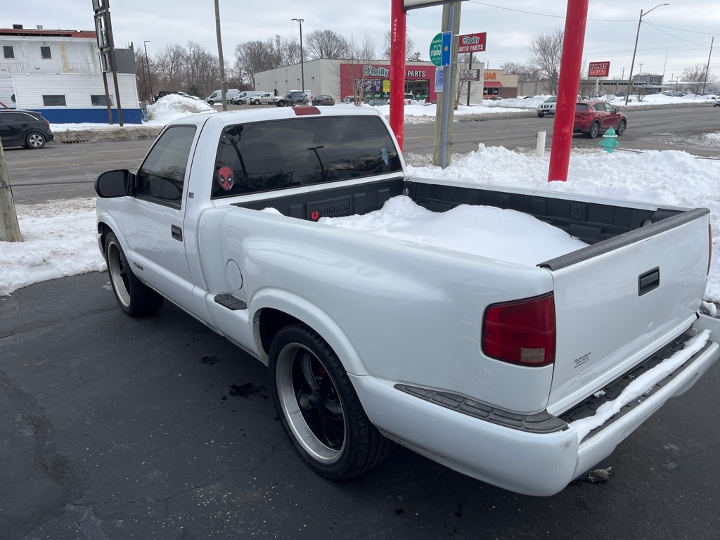 Chevrolet S10 Pickup Short Bed 2WD 2000