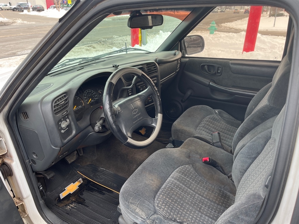 Chevrolet S10 Pickup Short Bed 2WD 2000