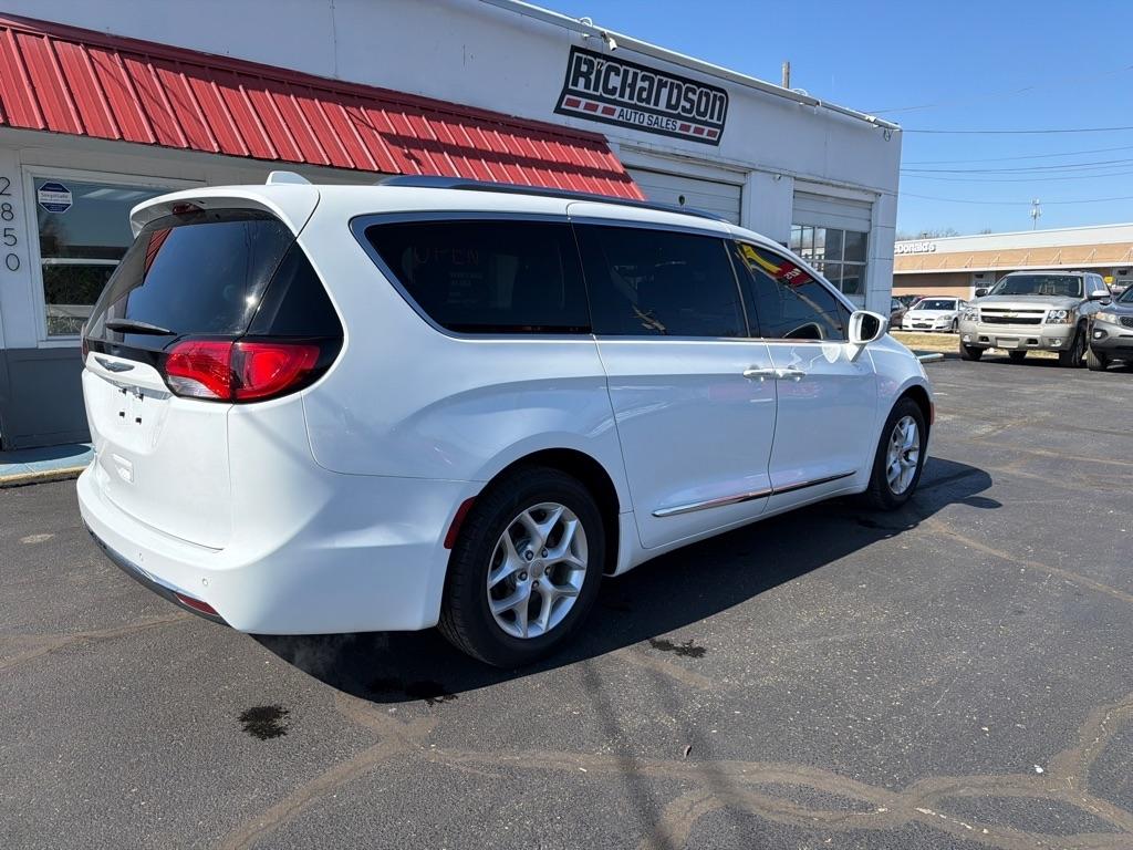 Chrysler Pacifica Touring-L Plus 2017