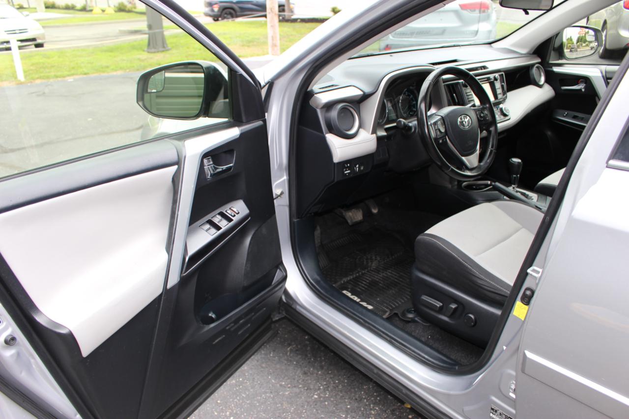 Toyota RAV4 Hybrid XLE 2018