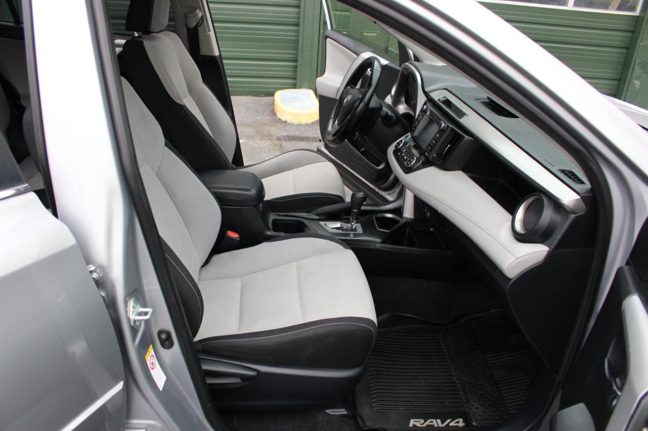 Toyota RAV4 Hybrid XLE 2018