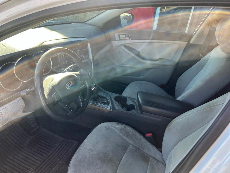 Kia Optima LX MT 2013