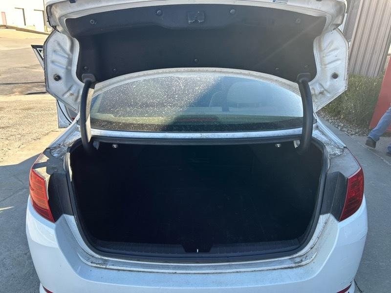 Kia Optima LX MT 2013