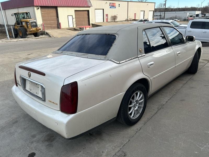 Cadillac DeVille Base 2000