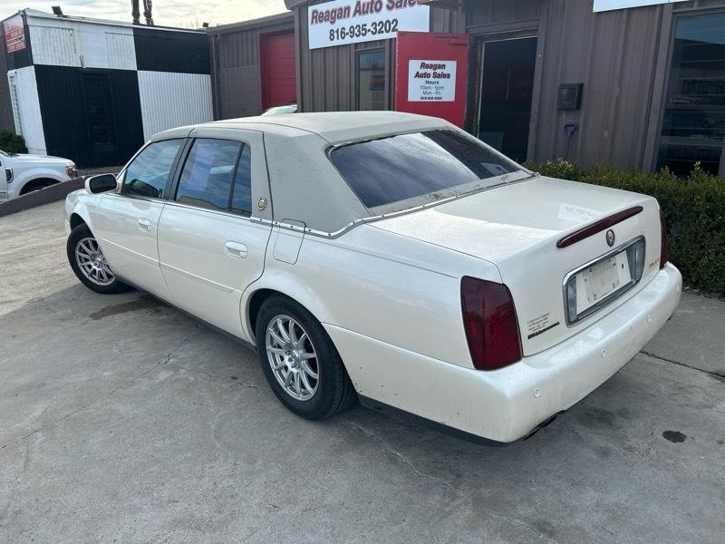 Cadillac DeVille Base 2000