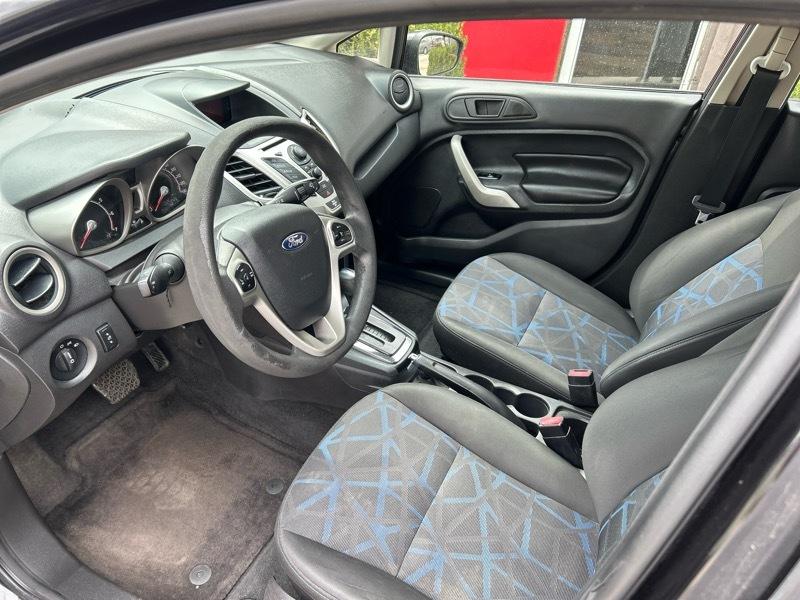 Ford Fiesta SE Sedan 2013