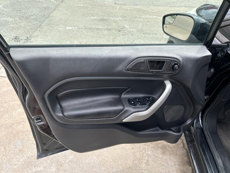Ford Fiesta SE Sedan 2013