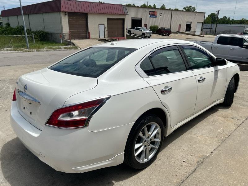 Nissan Maxima SV 2010