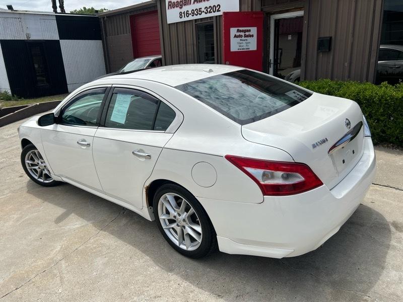 Nissan Maxima SV 2010