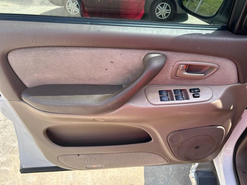 Toyota Sequoia SR5 2WD 2003