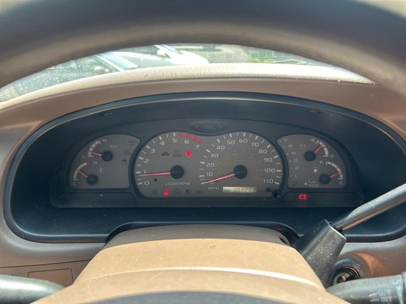 Toyota Sequoia SR5 2WD 2003