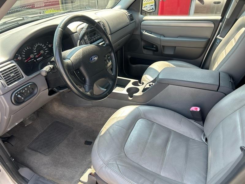 Ford Explorer XLT 4.6L 4WD 2004