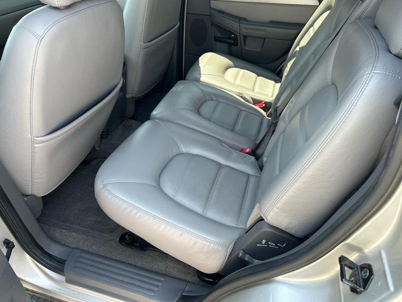 Ford Explorer XLT 4.6L 4WD 2004