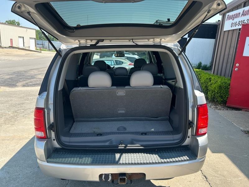 Ford Explorer XLT 4.6L 4WD 2004