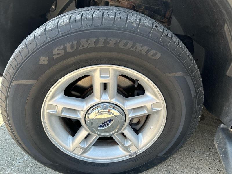 Ford Explorer XLT 4.6L 4WD 2004