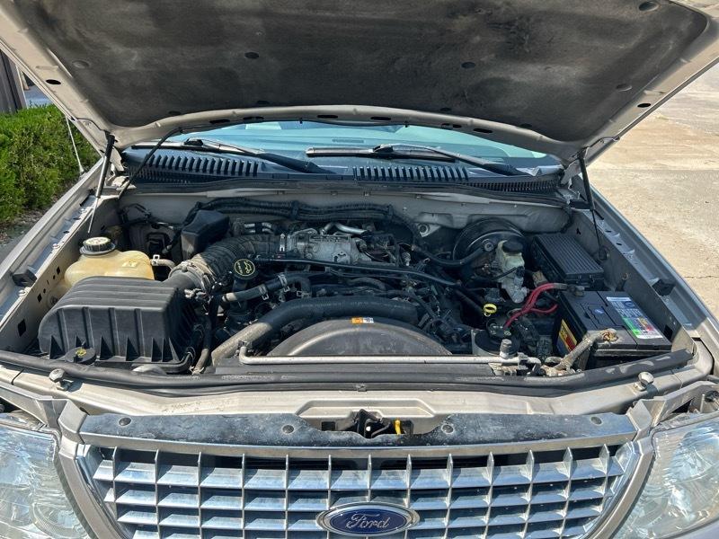 Ford Explorer XLT 4.6L 4WD 2004