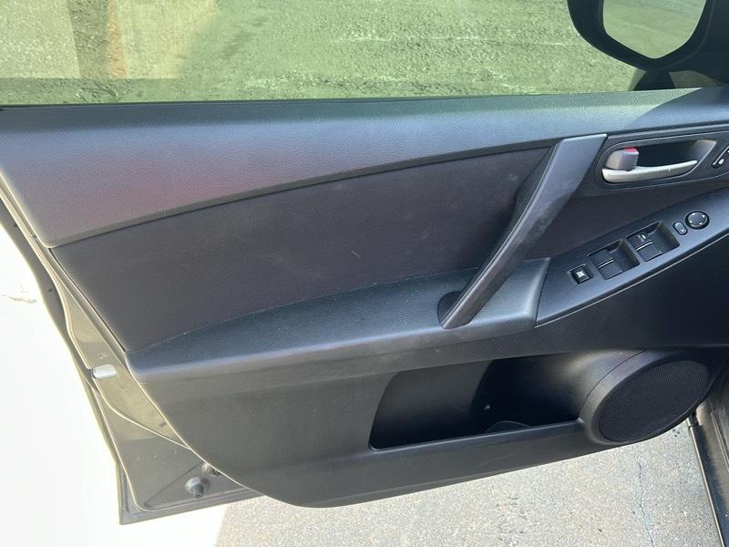 Mazda MAZDA3 i Touring 4-door 2011