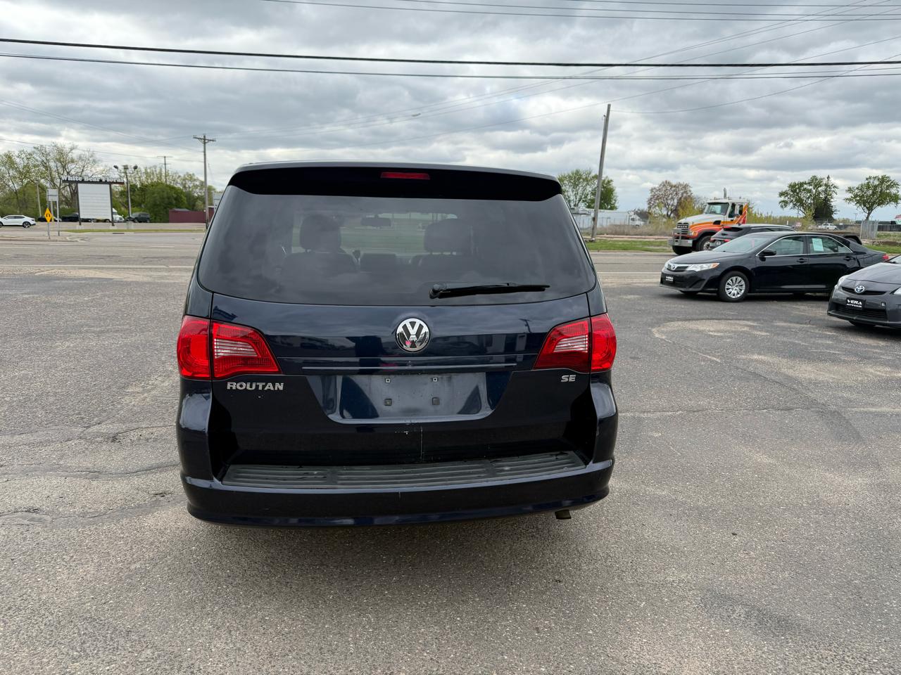 Volkswagen Routan SE 2010