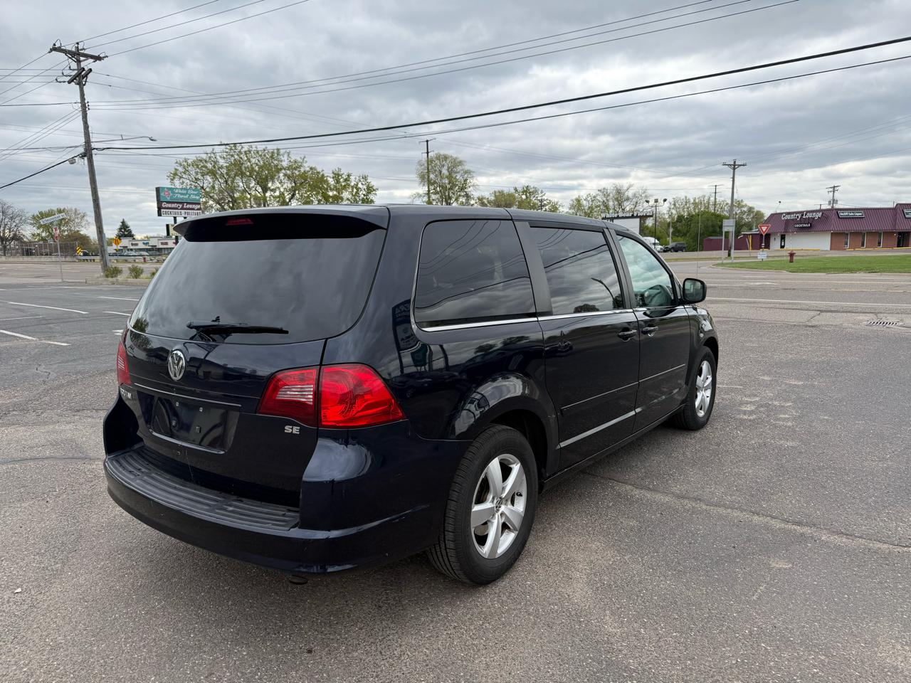 Volkswagen Routan SE 2010
