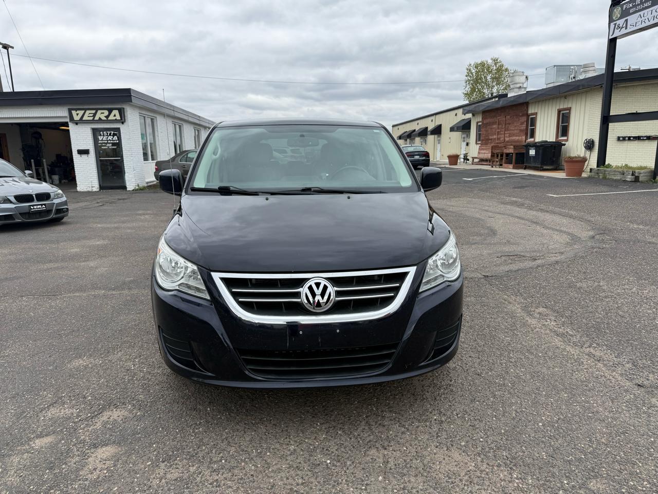 Volkswagen Routan SE 2010