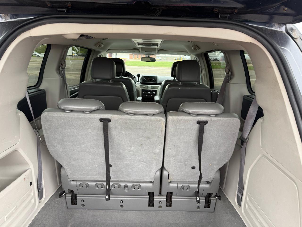 Volkswagen Routan SE 2010