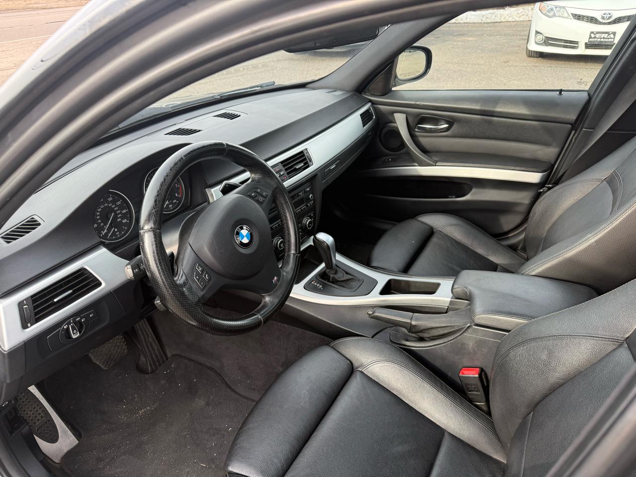 BMW 3-Series 335i xDrive SA 2011