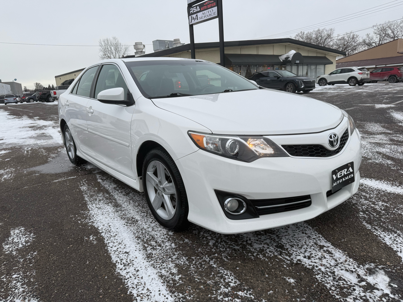 Toyota Camry 4dr Sdn I4 Auto SE (Natl) 2012