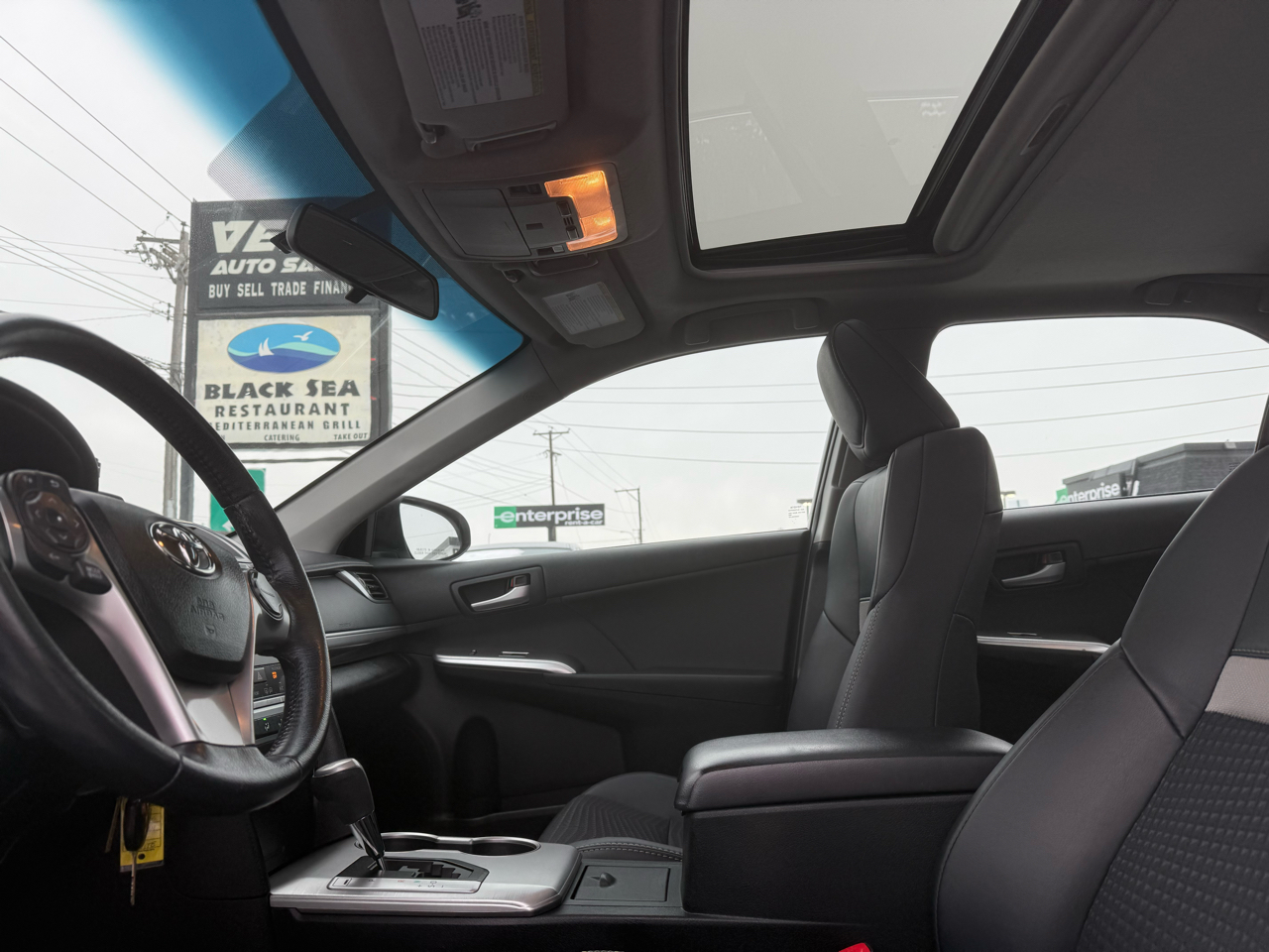 Toyota Camry 4dr Sdn I4 Auto SE (Natl) 2012