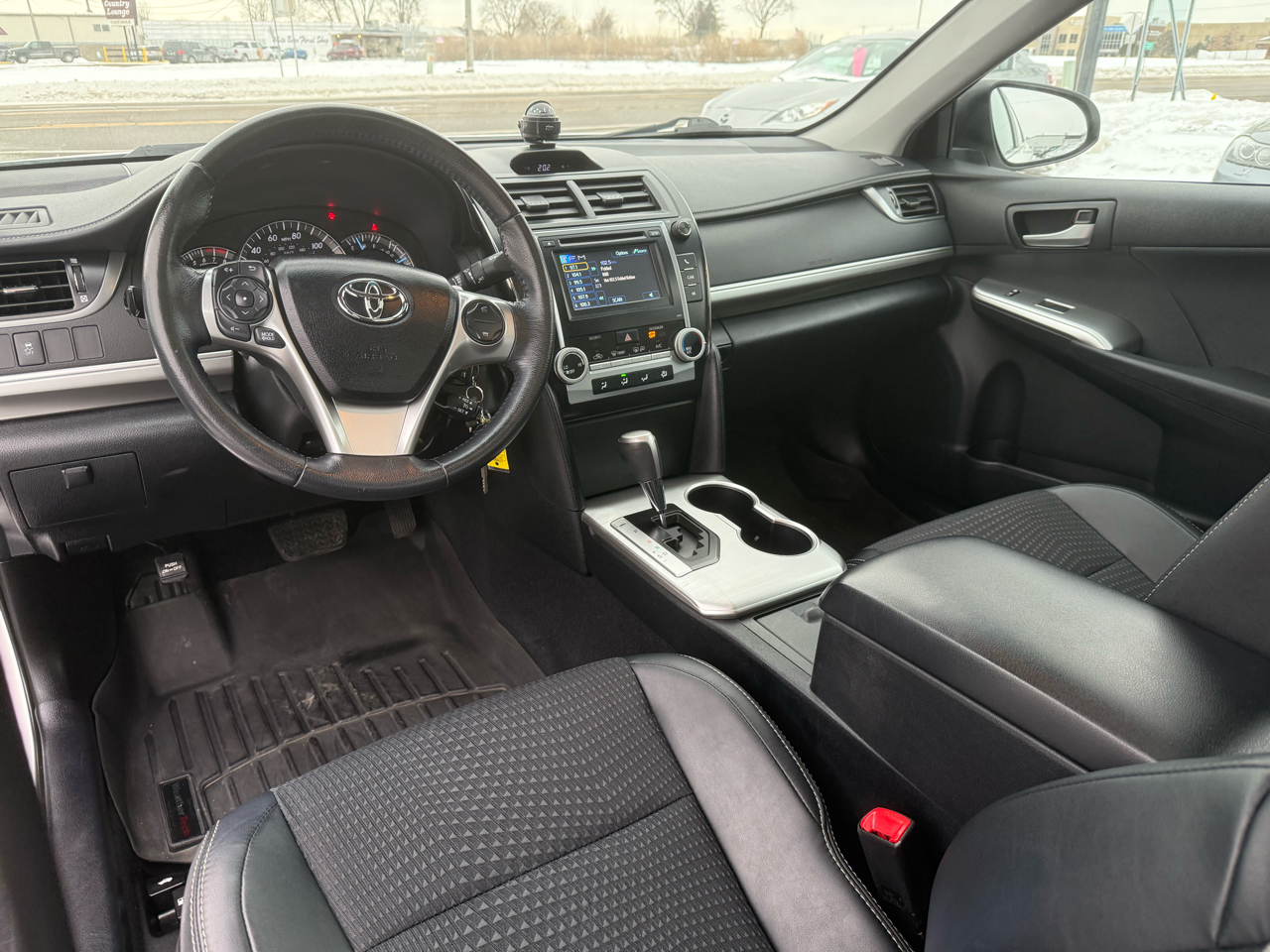 Toyota Camry 4dr Sdn I4 Auto SE (Natl) 2012