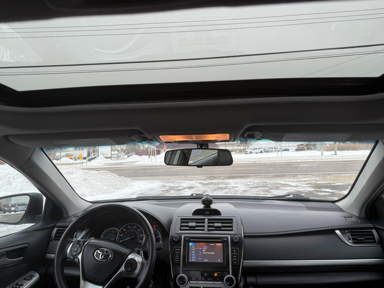 Toyota Camry 4dr Sdn I4 Auto SE (Natl) 2012