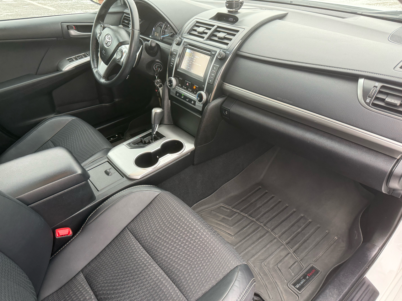 Toyota Camry 4dr Sdn I4 Auto SE (Natl) 2012