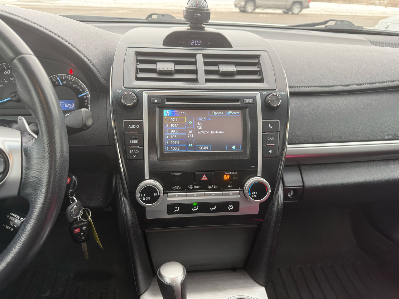 Toyota Camry 4dr Sdn I4 Auto SE (Natl) 2012