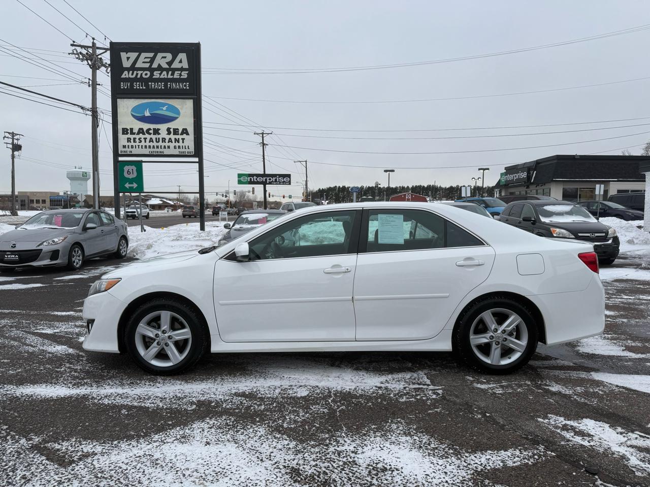 Toyota Camry 4dr Sdn I4 Auto SE (Natl) 2012
