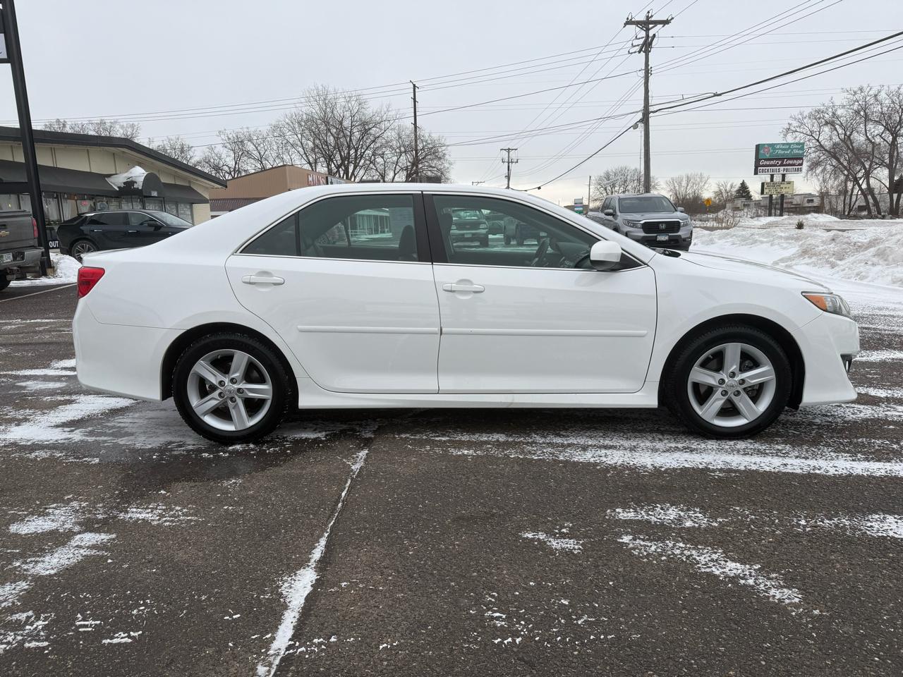 Toyota Camry 4dr Sdn I4 Auto SE (Natl) 2012