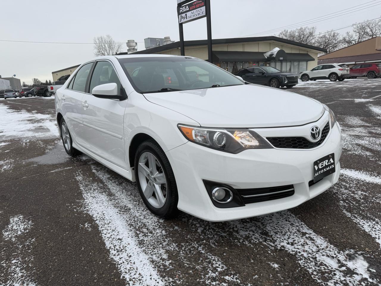 Toyota Camry 4dr Sdn I4 Auto SE (Natl) 2012