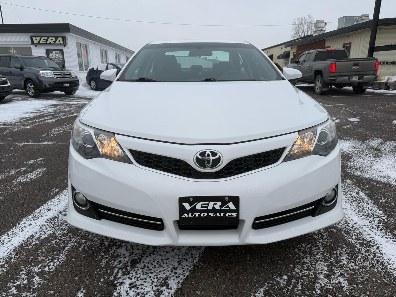 Toyota Camry 4dr Sdn I4 Auto SE (Natl) 2012