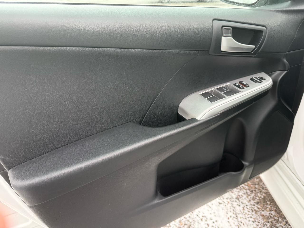 Toyota Camry 4dr Sdn I4 Auto SE (Natl) 2012