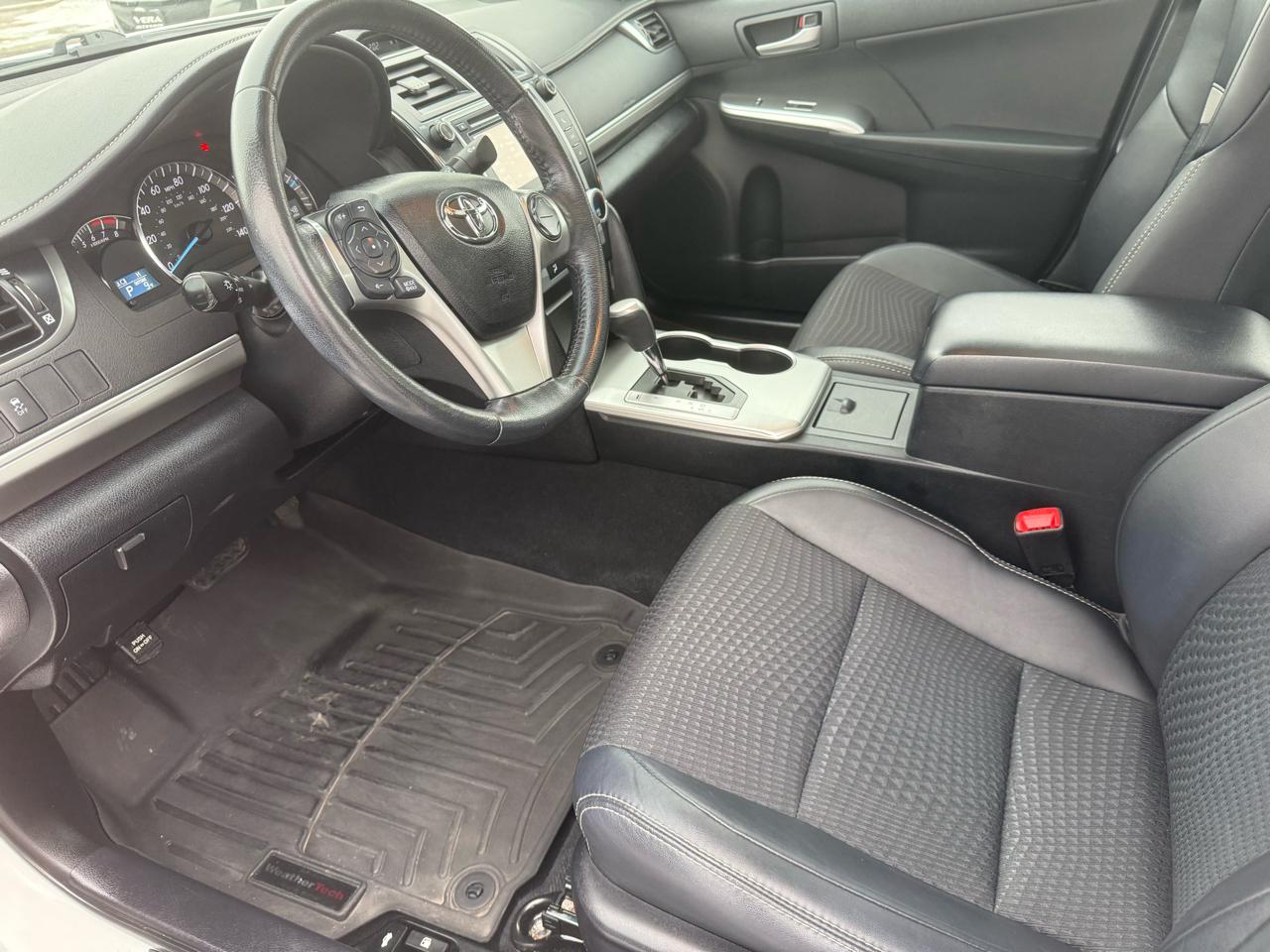 Toyota Camry 4dr Sdn I4 Auto SE (Natl) 2012