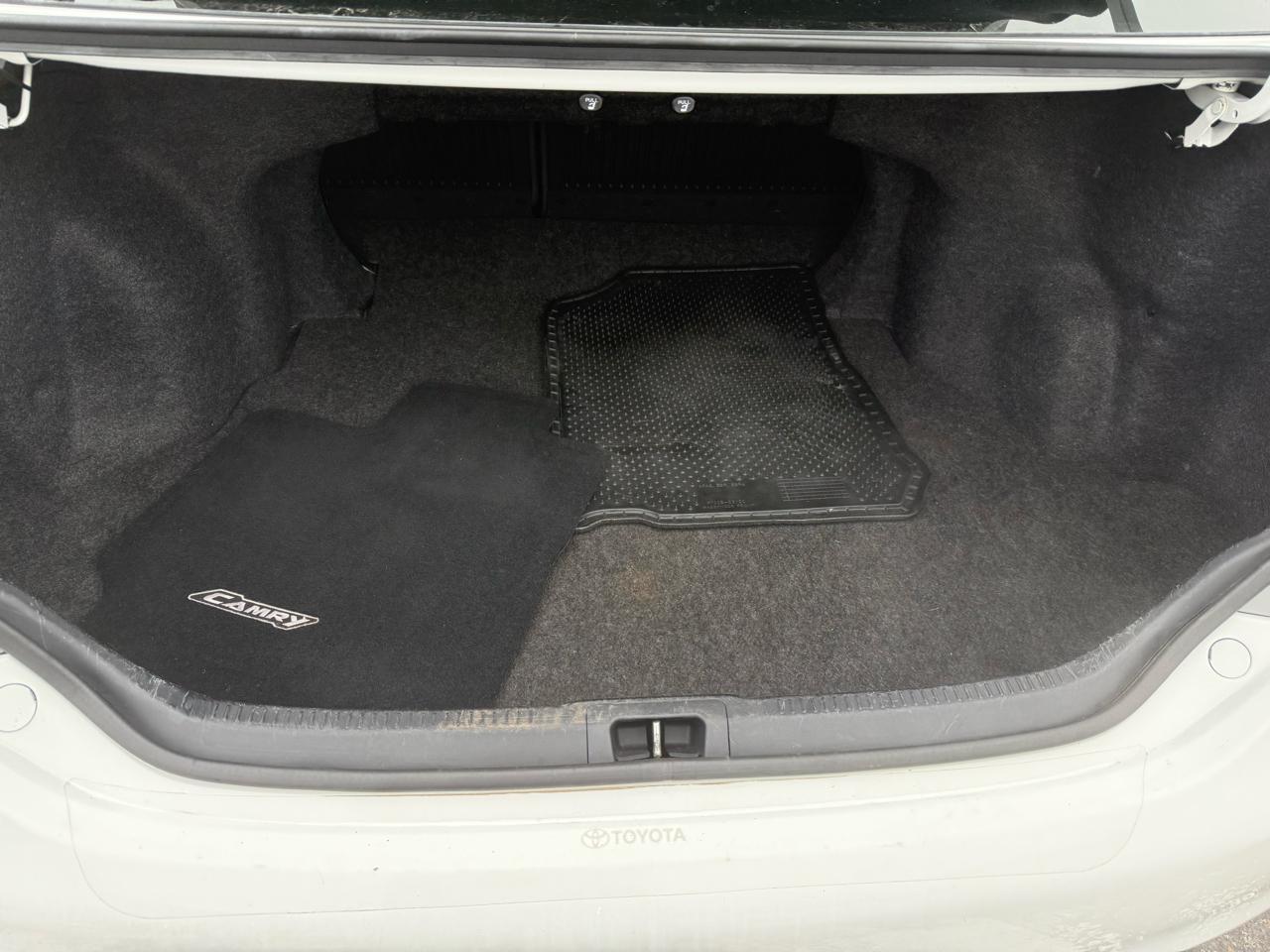 Toyota Camry 4dr Sdn I4 Auto SE (Natl) 2012